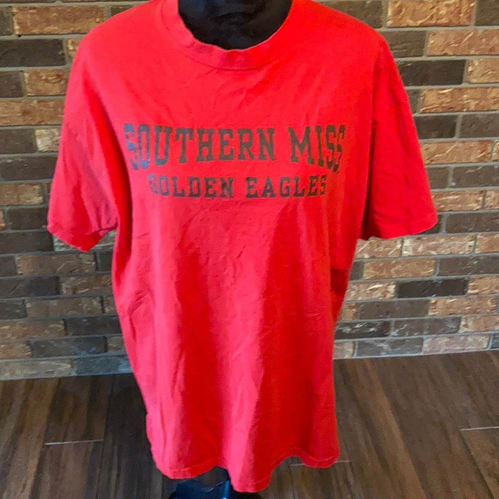 Size large red southern Miss golden eagles T-shirt
